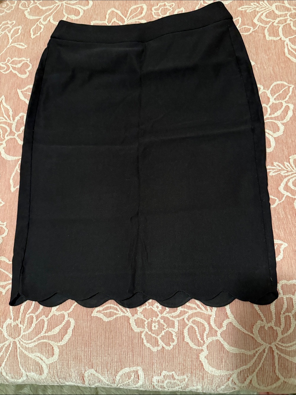 Elle Black Scallop-Hem Pencil Skirt
